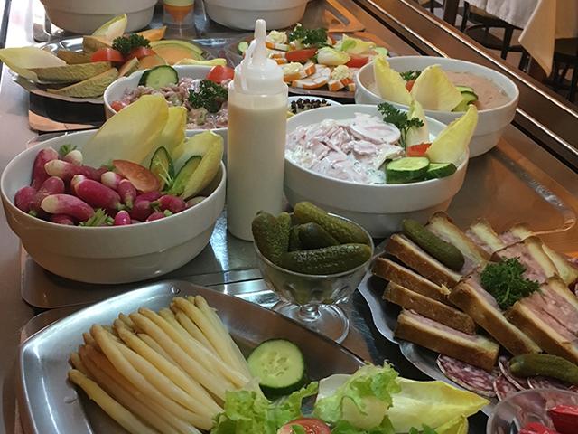 salle_de_restaurant_repas_la_table_des_halle